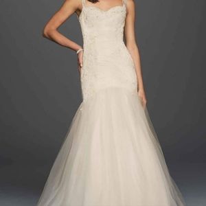 Size 8 unaltered David's Bridal Wedding Dress